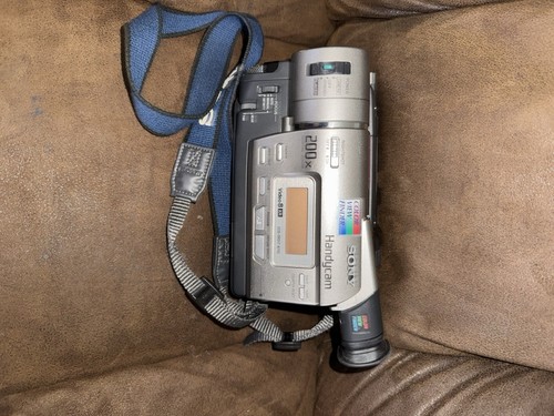 Videocamera Sony Handycam CCD-TR517 8mm Nightshot Video 8 Bundle testata e funzionante - Foto 2 di 5
