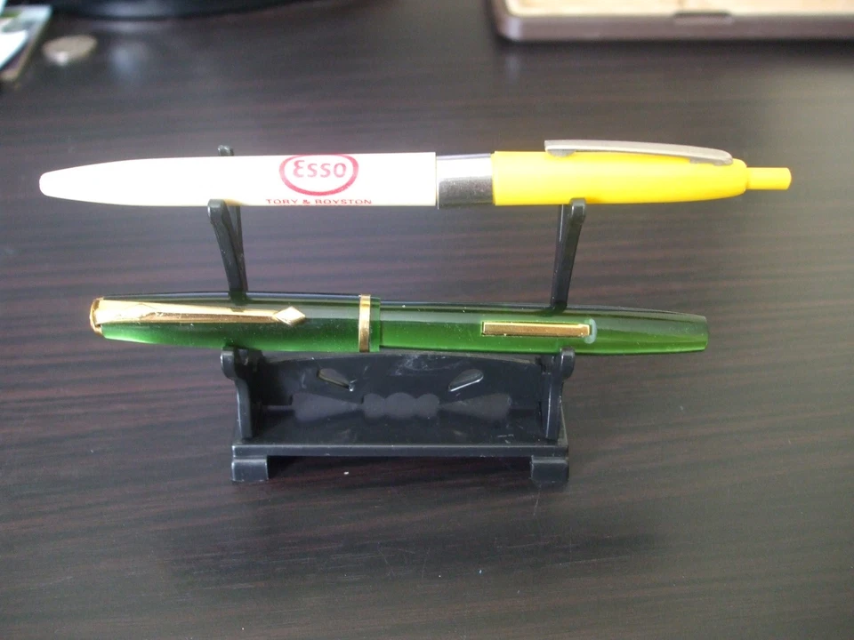 unusual Black acrylic Fountain pen display stand pen holder desk desktop - Image 2 of 4