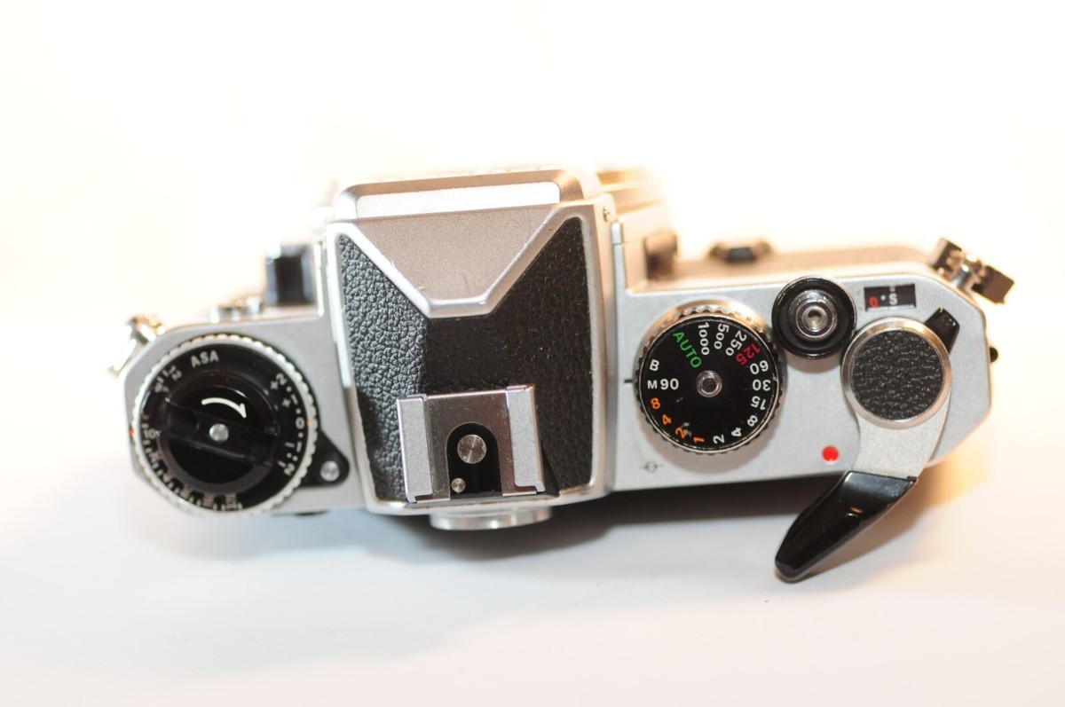 Nikon FE chrome 35mm Film camera body PARTS REPAIR NOT