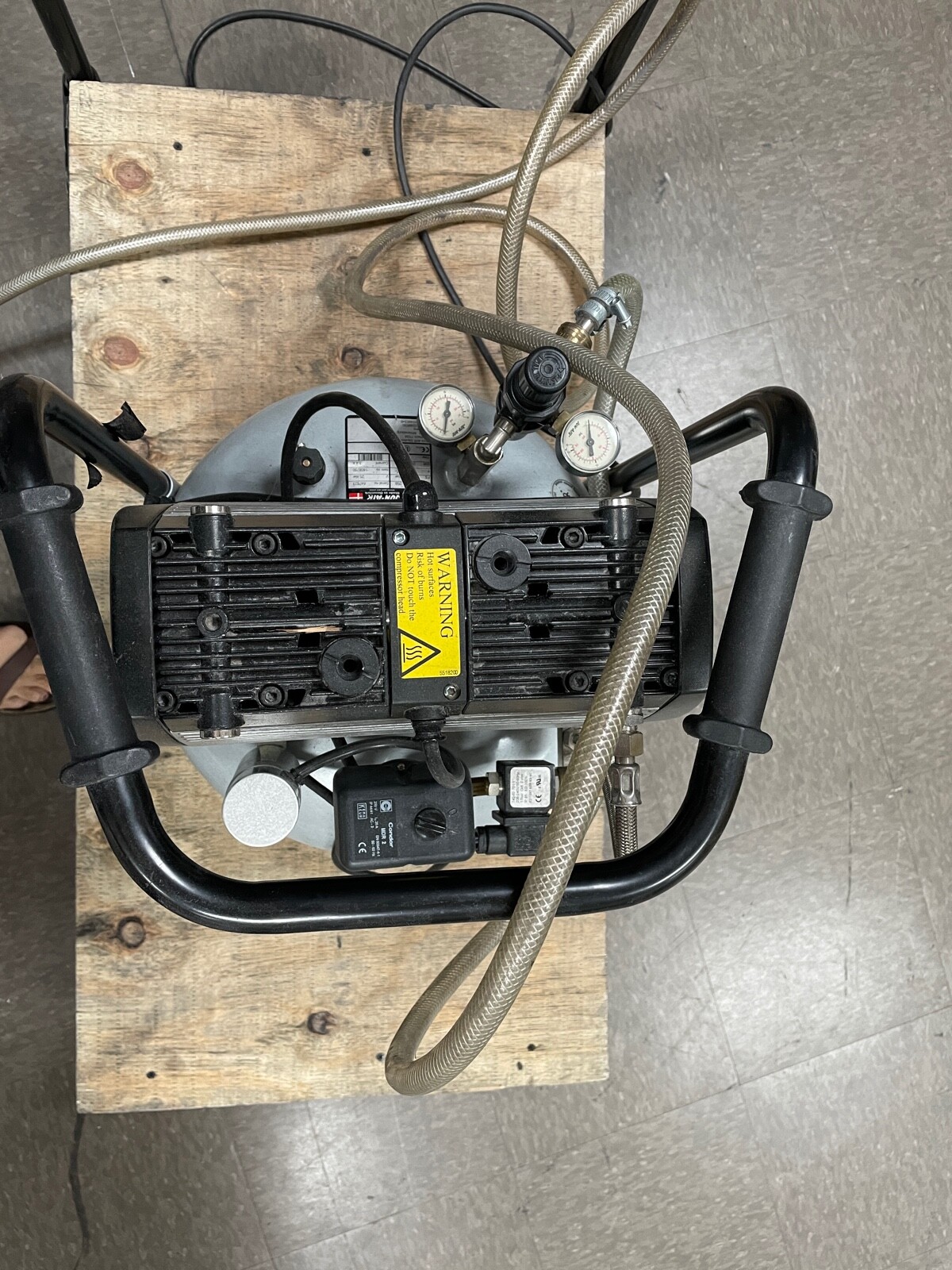 Jun Air, Oil-Less Rocking Piston Electric Air Compressor, 1608750 / OF302-25B 