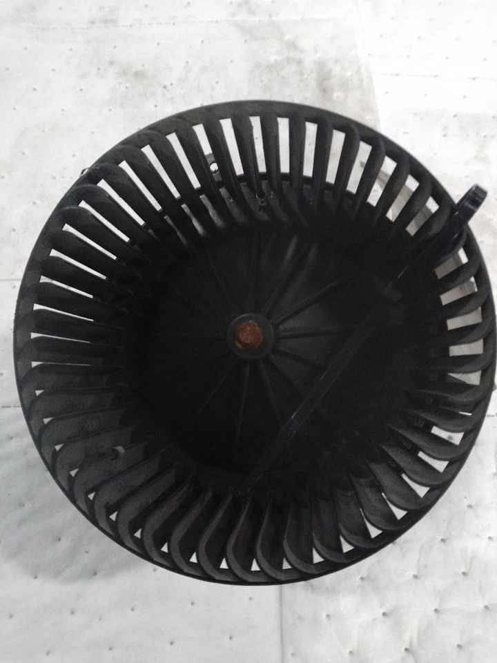 2013 GMC Acadia HVAC Blower Motor OEM 22816162 Used, 247K Miles, White - Image 4 of 4