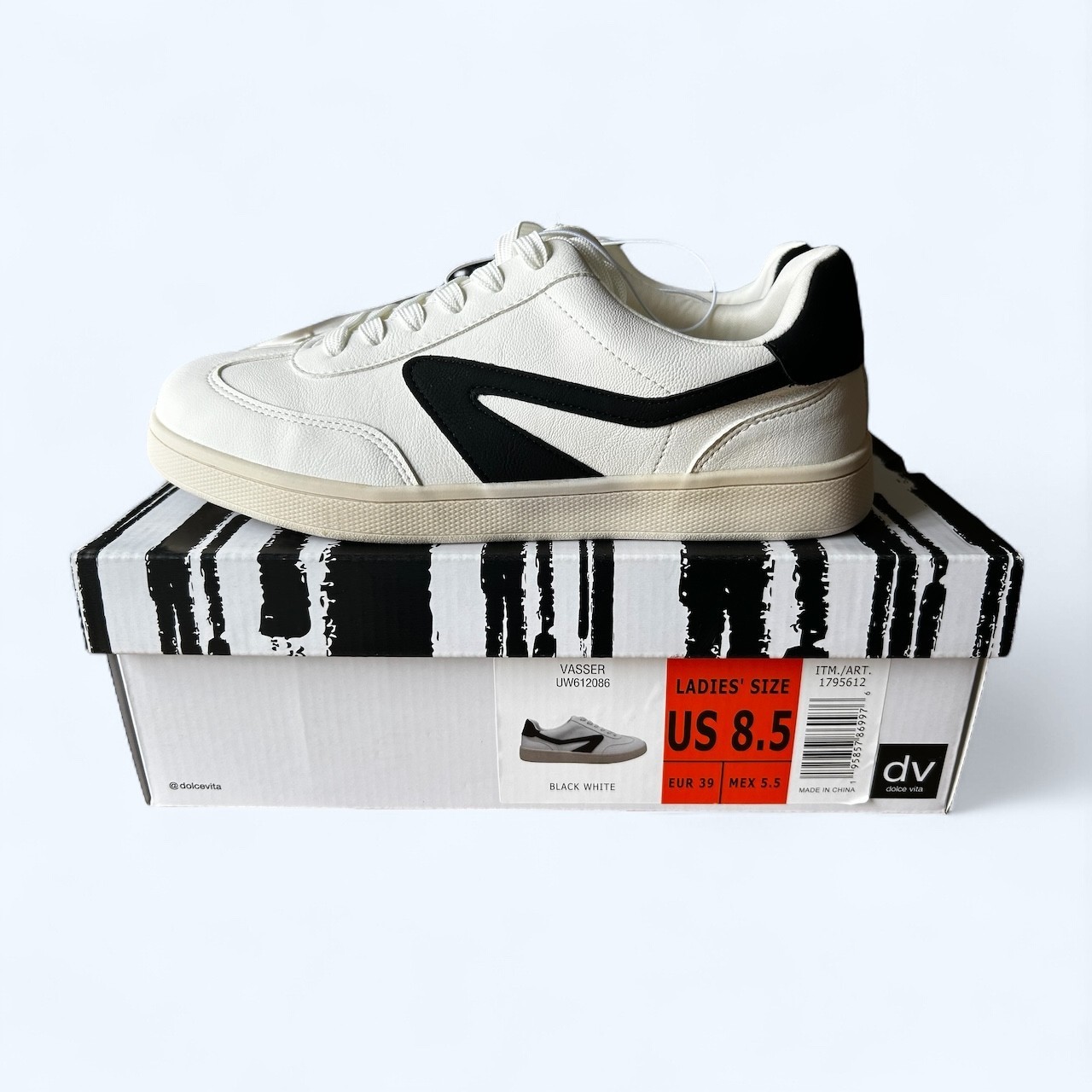 dv by Dolce Vita Women’s Vasser Retro Fashion Sneaker Size 8.5