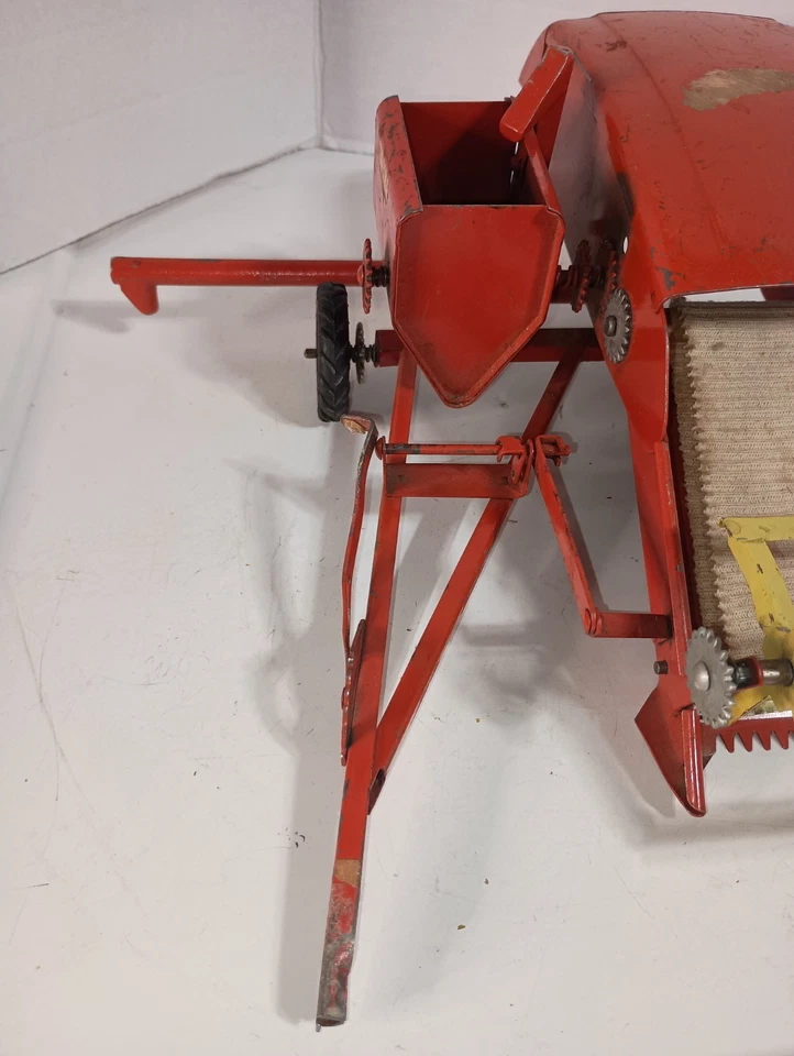 Vintage 1950's Tru-Scale Pull Type Combine 1/16 Scale Toy Farm Implement - Image 3 of 4