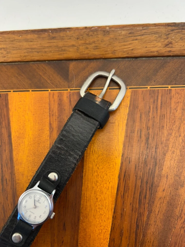 Vintage Lorus Women's Watch Silver Tone Leather Bracelet 1990s 20mm New Battery - image 4 of 4