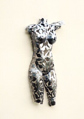 Weiblicher Wand Torso Akt Venus Skulptur aus Edelstahl Höhe 118 cm.