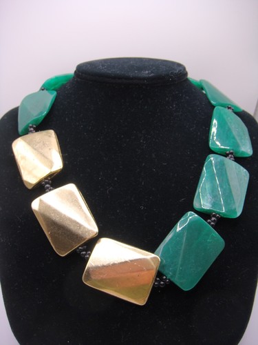 VINTAGE CHUNKY GREEN GOLD RECTANGULAR PLASTIC PANEL NECKLACE MAGNET CLASP ESTATE - Bild 1 von 8