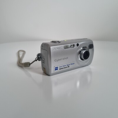 Sony CyberShot DSC-S40 Silver 4.1 MP 1.5