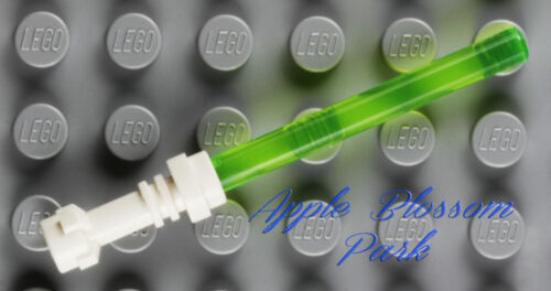 NEW Lego Star Wars Trans GREEN LIGHT SABER w/White Hilt Dark Jedi Minifig Weapon - Afbeelding 1 van 1