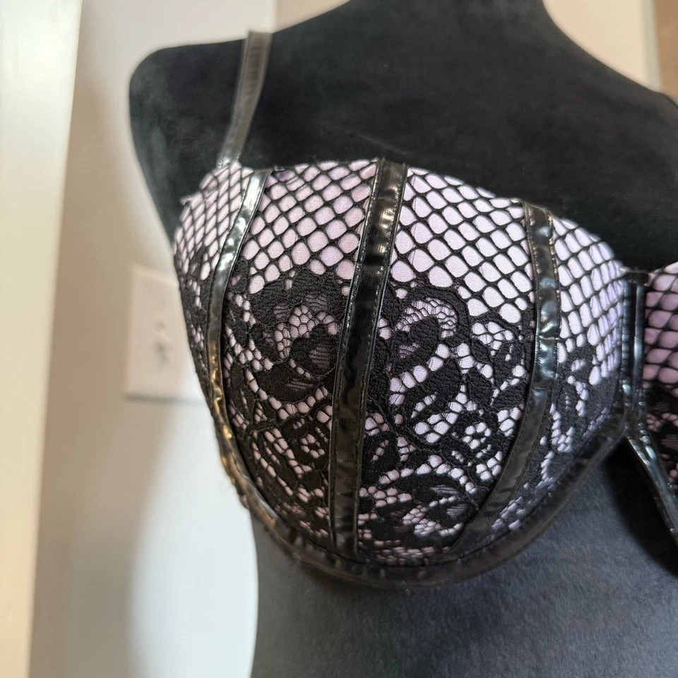 Sujetador Balconette Victorias Secret Muy Sexy Negro Lila Púrpura Imitación Cuero 36D Foto 2 de 4