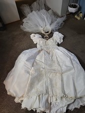 Demeanor Wedding Dress With Vail And Necklace. Can't Find Size.