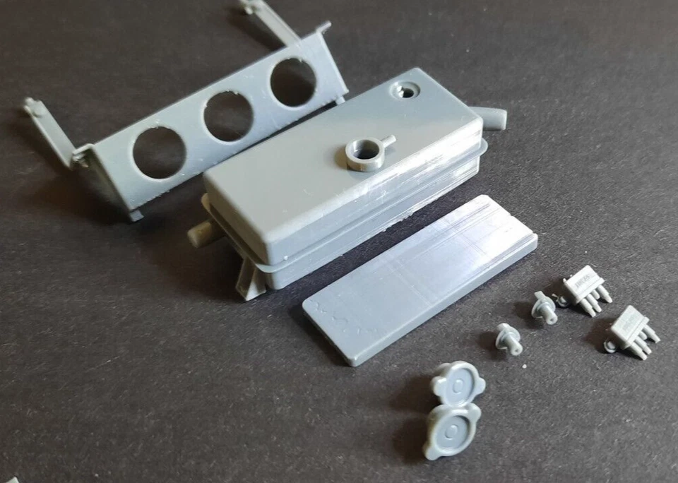 1/8 REVELL - JAGUAR E-TYPE XK-E - Radiator Cooling Fan Header Tank Upgrade - Image 4 of 4