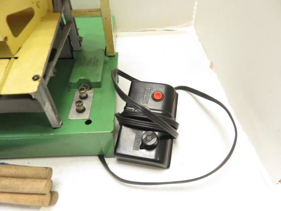 LIONEL PRE-WAR TRAINS 164 OPERATING LOG LOADER ACCESSORY- NEW WIRE- WORKS- S6 - Image 3 of 4