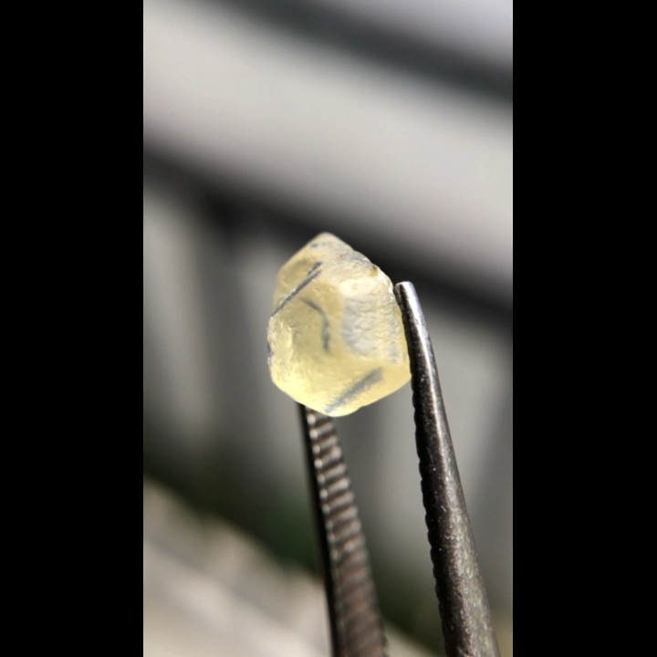 1.85 CT Natural Fancy Yellow Sapphire with Blue lines Rough