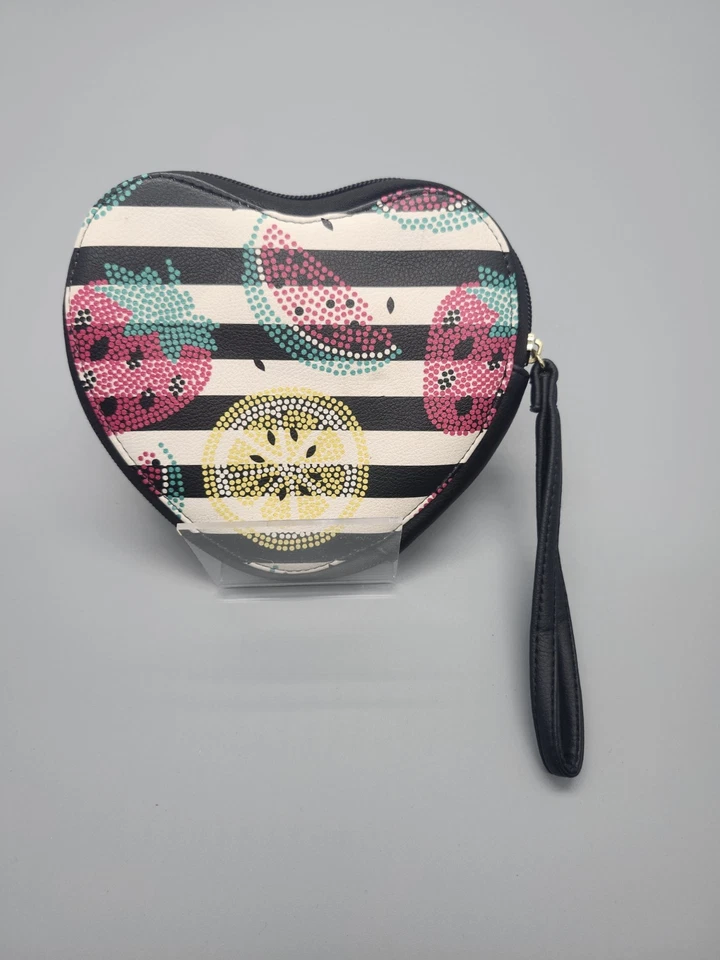 Muñequera Luv Betsey de Betsey Johnson Corazón Negro Blanco Rayas Estampado Fruta... Foto 2 de 4