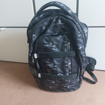 Satch Schulrucksack schwarz mit Muster 