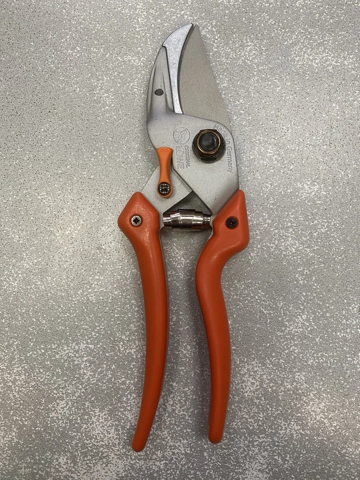 LOWE 8 FORBICE DA POTA PROFESSIONALE CON TAGLIO A BATTENTE LAMA CURVA LOWE 8.107 - Immagine 3 di 4