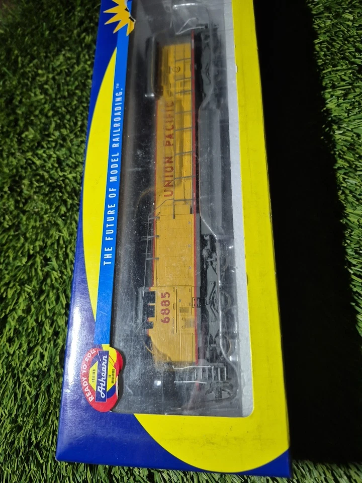 HO Athearn Southern Pacific ATH77687 SD40R #6885 DC Sound / DCC Ready (JF20) - Image 4 of 4