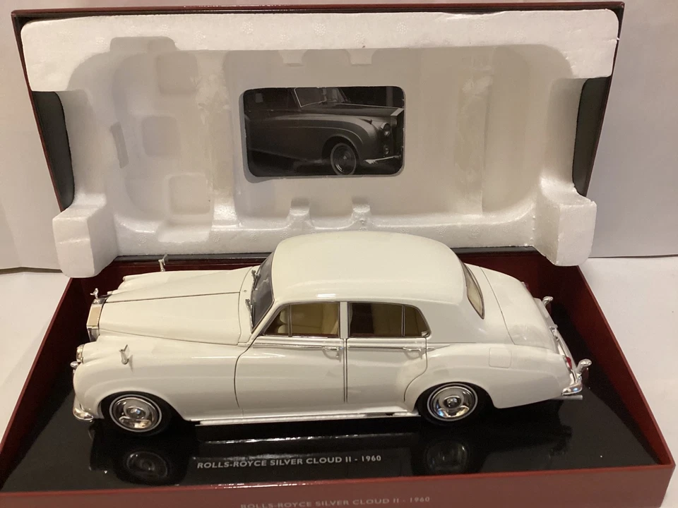 Minichamps 1:18, Rolls-Royce Silver Cloud II, 1960, weiß, white in OVP, WIE NEU