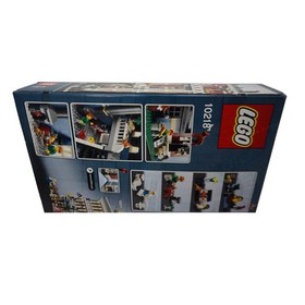 [7-10 Day Ship] LEGO Creator Expert: Pet Shop (10218), 18+