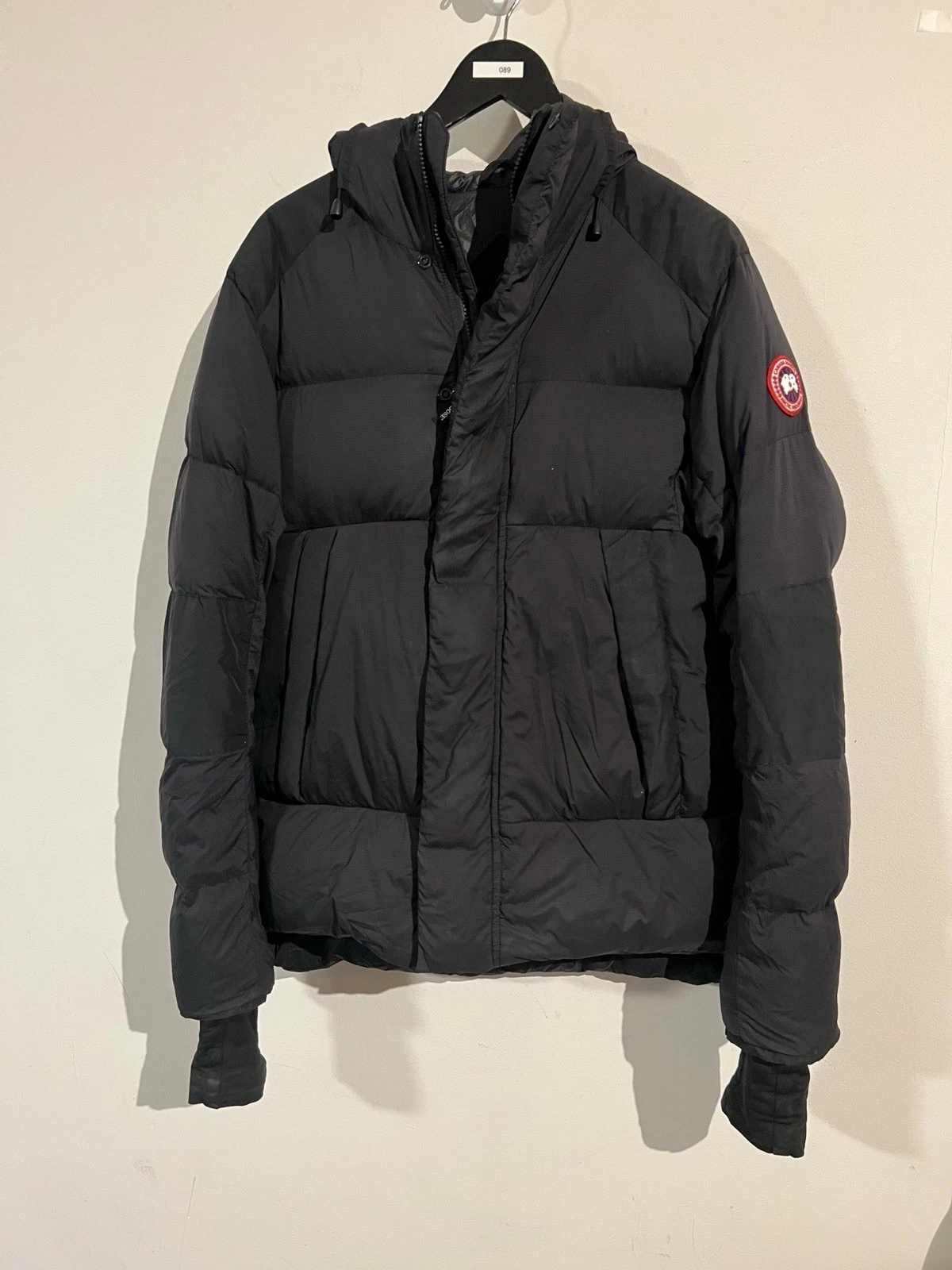 $895 Canada Goose Armstrong giacca nera con cappuccio imbottito M 5076M