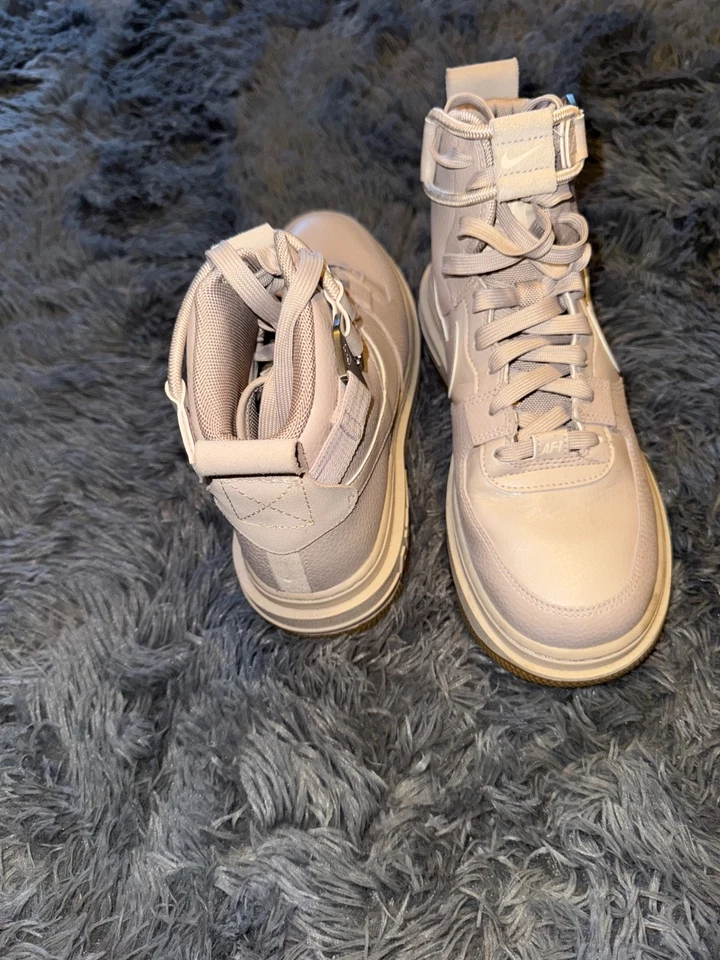 Air Force 1 High Utility 2.0 Women's Sz 9 Fossil Stone/Pearl White DC3584 200 - Image 3 of 4