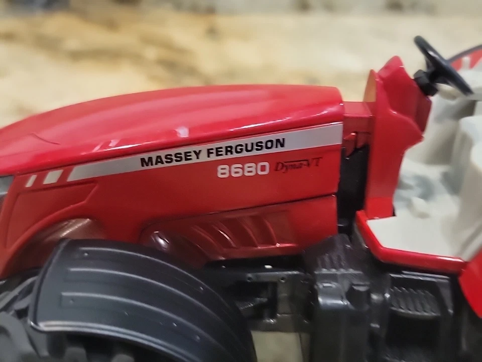 Siku #3270 1/32 Scale Die-cast Massey-Ferguson 8680 Dyna VT Tractor EUC  - Image 2 of 4