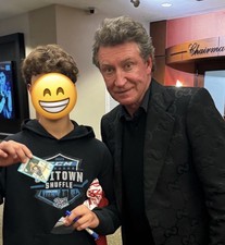 1979 O-PEE-CHEE #18 Wayne Gretzky Signed Rookie Card PSA 10 AUTO Signing Photo. rookie card picture