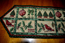 CHRISTMAS TAPESTRY TABLE RUNNER HOLLY BERRIES CHRISTMAS TREES GREEN RED BEIGE VG