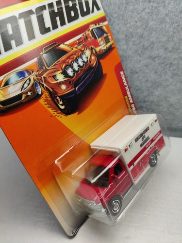 MATCHBOX 2010 Emergency Response Series Red/ White '08 Ford E-350 Ambulance NICE - Picture 3 of 10