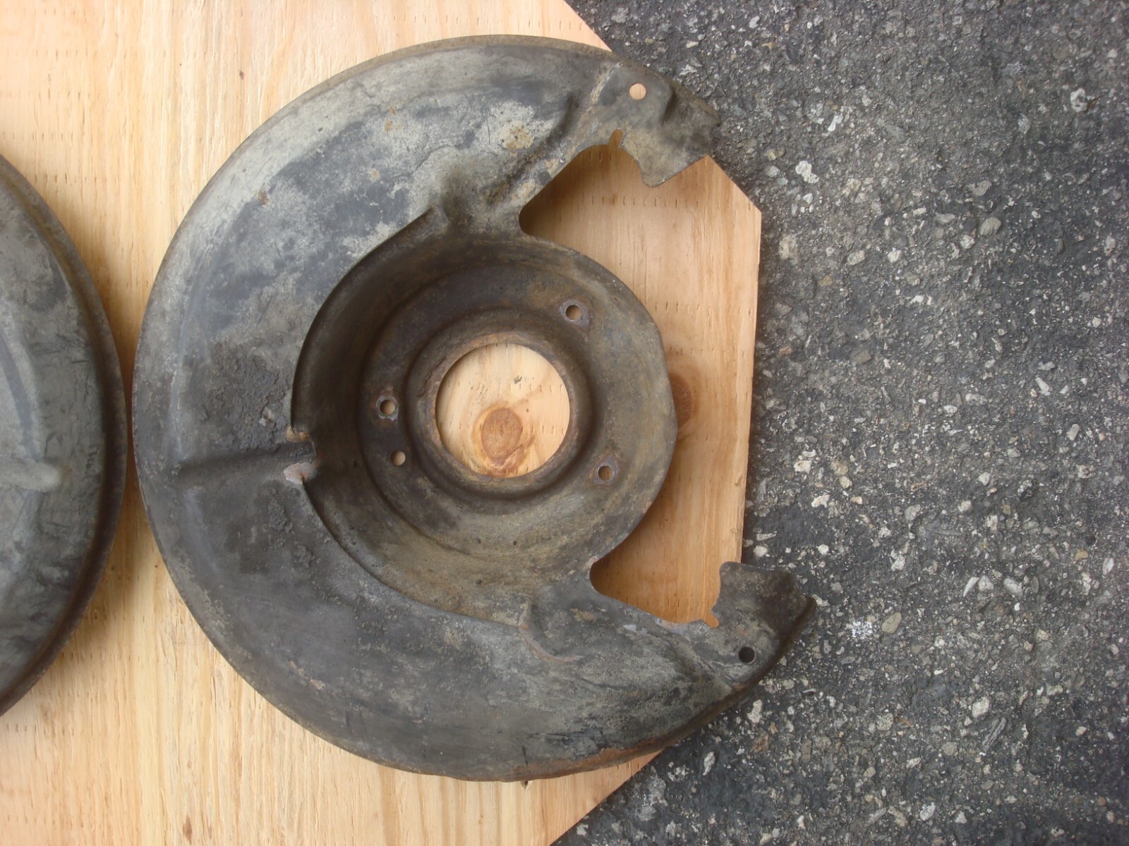 240 300D MERCEDES BENZ BRAKE DUST SHIELD BACKING PLATES DISC BRAKES 1978 1985 eBay