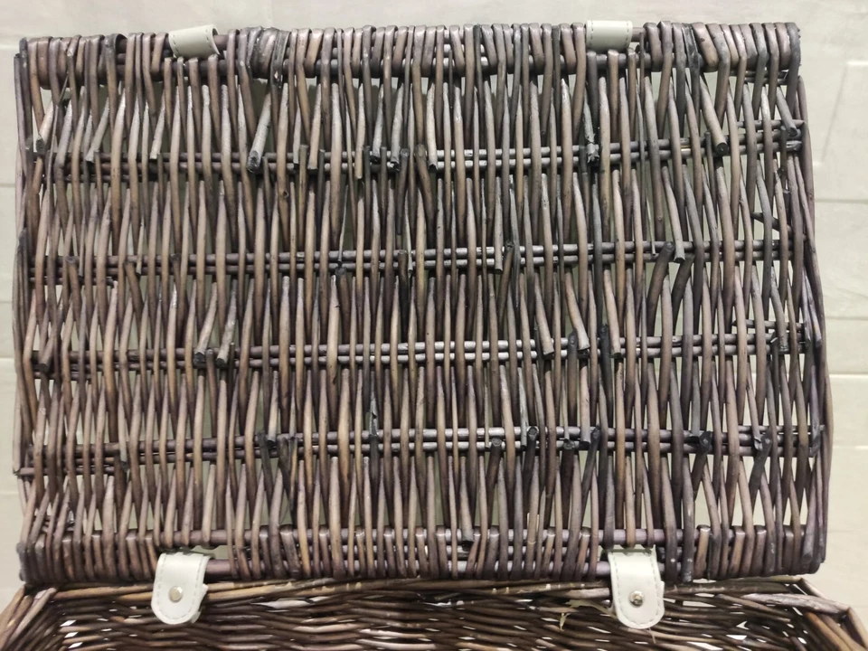 large Wicker Hamper Picnic Basket Storage Chest Trun 43x30x20cm Kids Toy Lid - Image 4 of 4