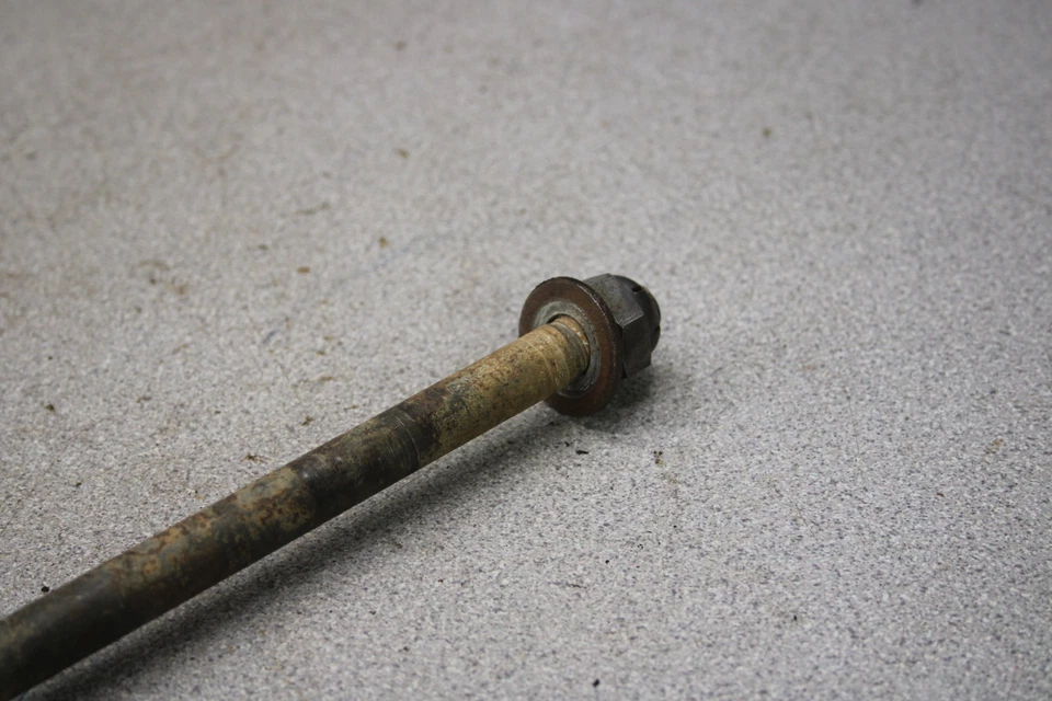 1973 Honda CB125S REAR BACK SWINGARM BOLT SUSPENSION PIVOT AXLE N2-1106.MF - Image 2 of 4