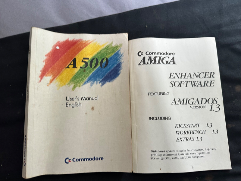 Amiga 500 set of 2 manuals  in  good condition as seen