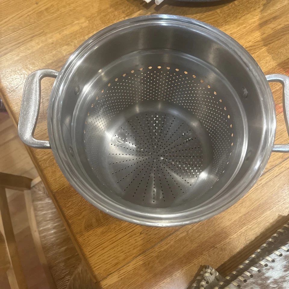 All Clad Stanless Steel Pasta Insert 9.5” X 8” tall - Image 2 of 4