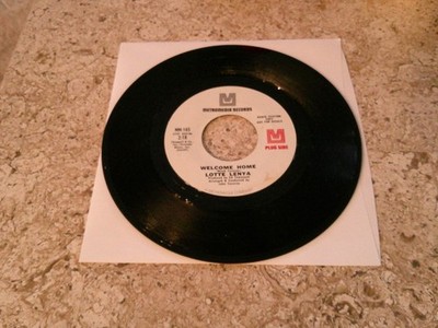 Lotte Lenya  ''Welcome Home/Young Blood'' 7'' White Label Promo. MM-165. 1969. V/G+