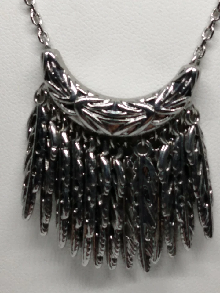 Impresionante Collar Colgante Pluma Colgante J19 Lia Sophia Simple Tono Plata Foto 2 de 4