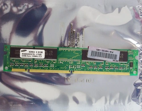 Samsung M366S0924CTS-C75Q0 64MB PC133 CL3 168-pin DIMM SDRAM memory module