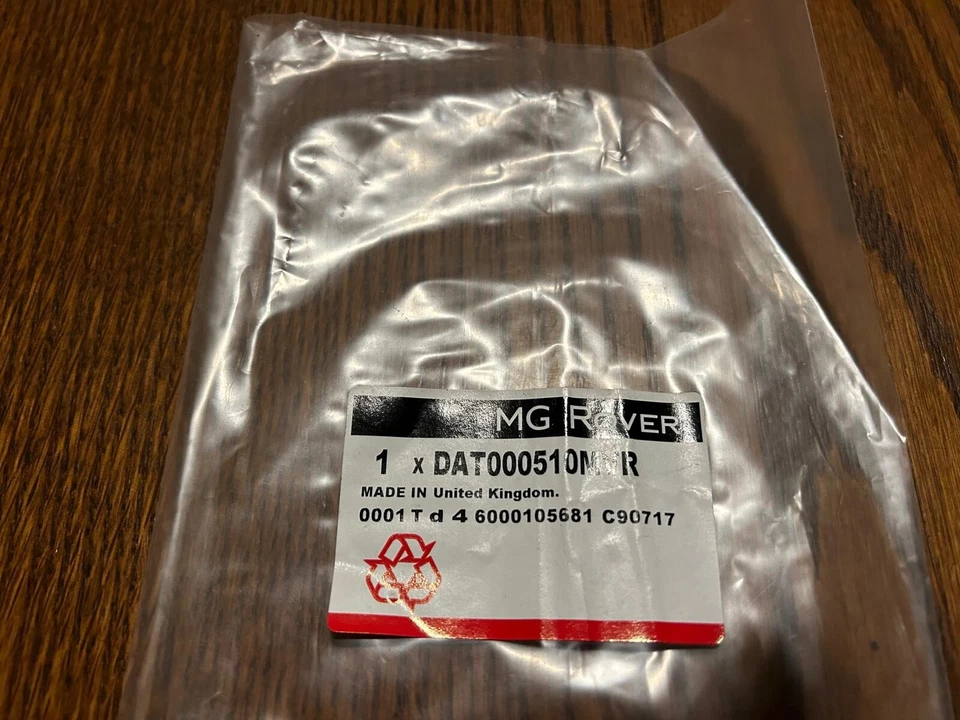 Insignia con logotipo MG ZT-T plata satinada sobre negro - DAT000510MVR - Rover MG genuino - Imagen 2 de 2