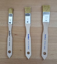 Szeroki mosiężny pędzel druciany rozm. 1/2", 3/4", 1" firmy Kolibri - 1 sztuka (665)