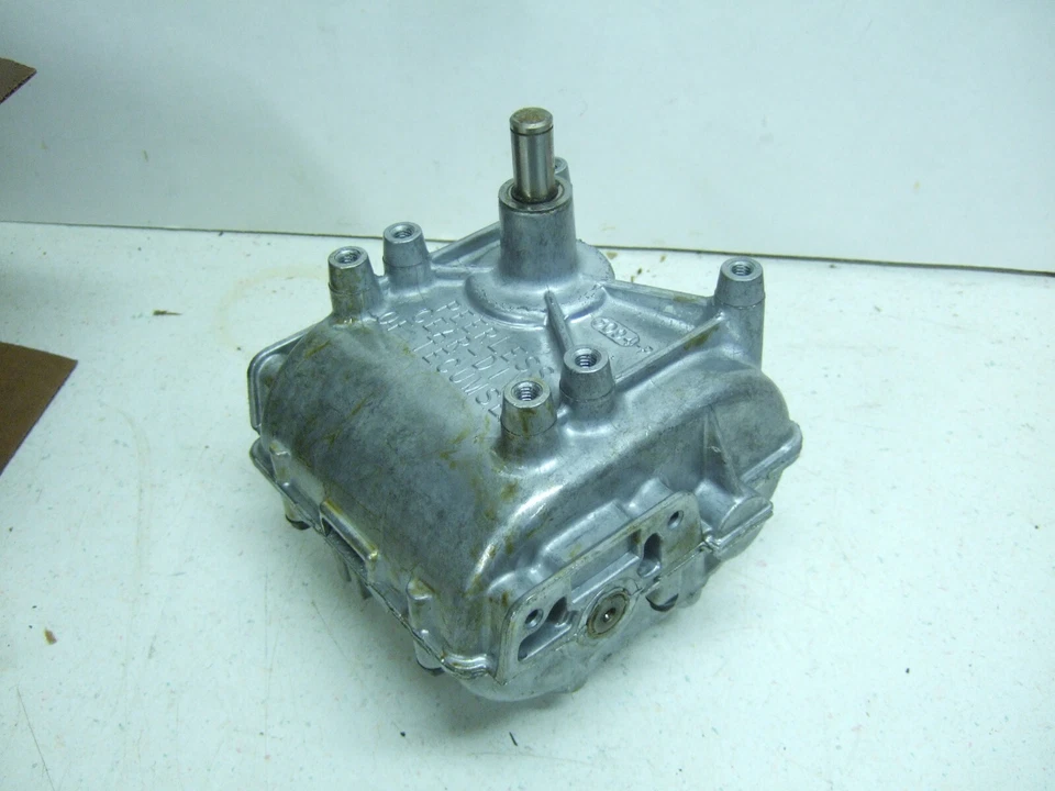 Cortacéspedes de transmisión Peerless 5 velocidades R70 R72 R92 cultivador 820, 820A nuevo John Deere Foto 2 de 4