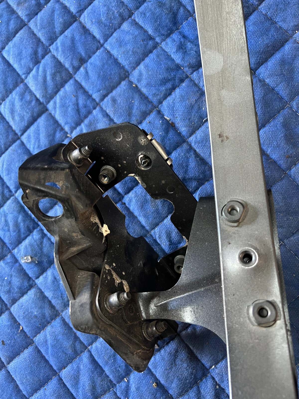 2012 AUDI R8 FRONT DRIVER LEFT FENDER RADIATOR SUPPORT STRUCTURE 420805371