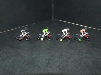Modelleisenbahn bemalt RADFAHRER Personen Figuren x 4 verschiedene Maßstab 1/76 - CMC4