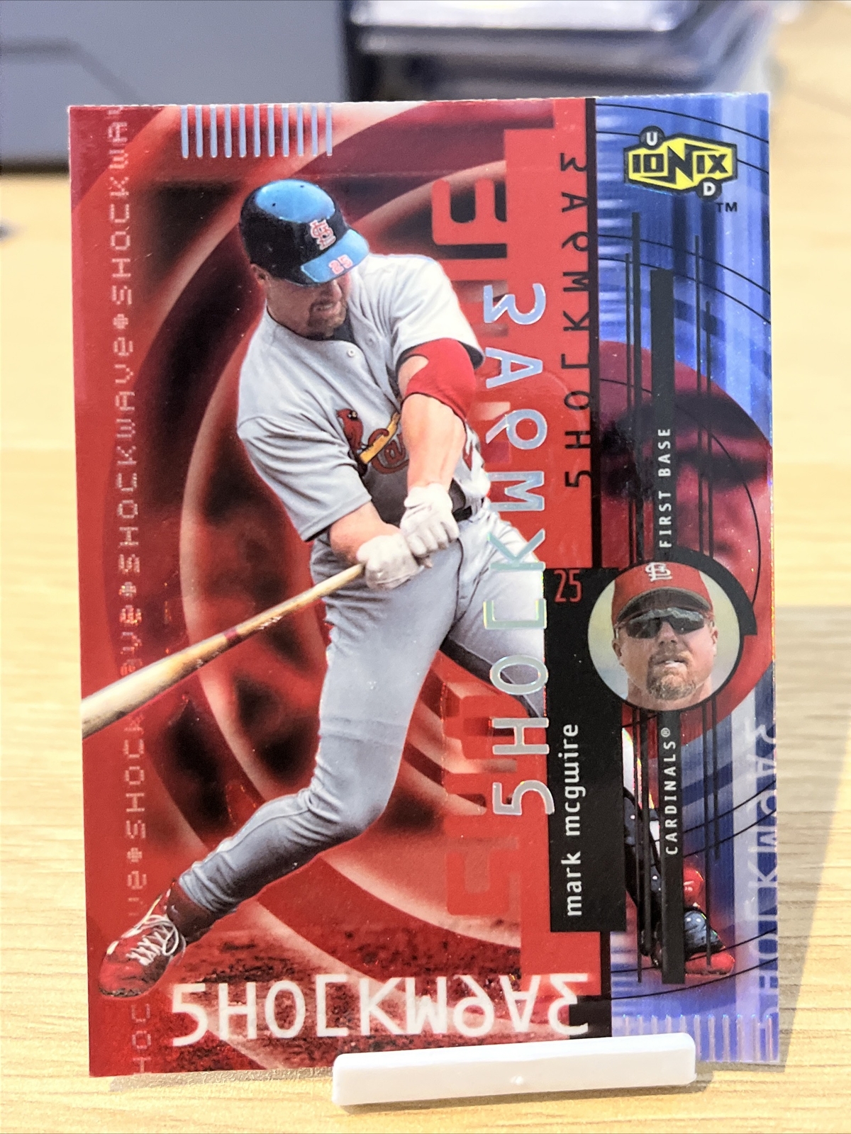 2000 UD IONIX #S1 MARK MCGWIRE SHOCKWAVE ST. LOUIS CARDINALS