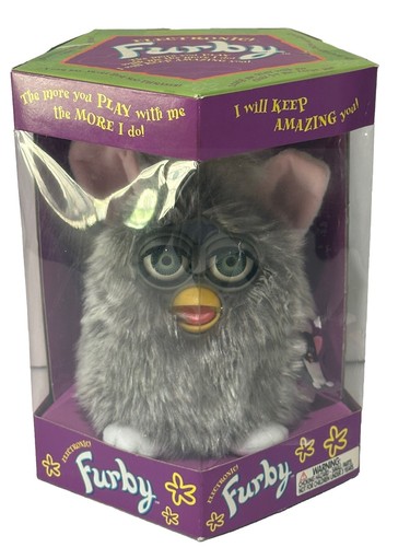 Electrónico Furby Modelo 70-800 Gris Blanco Destacados Tiger Electronics Nuevo en Caja - Imagen 2 de 8
