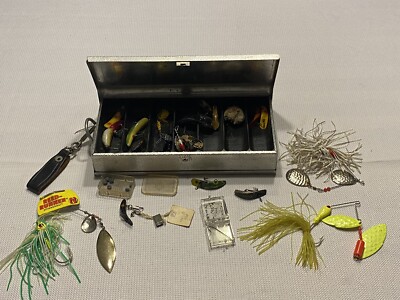 Deux vintage UMCO Modèle 10 boîte déquipement en aluminium à