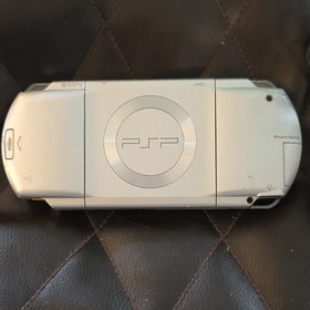 Sony PSP-1000 Silver Wi-Fi Handheld Console Charger 4 Games UMD