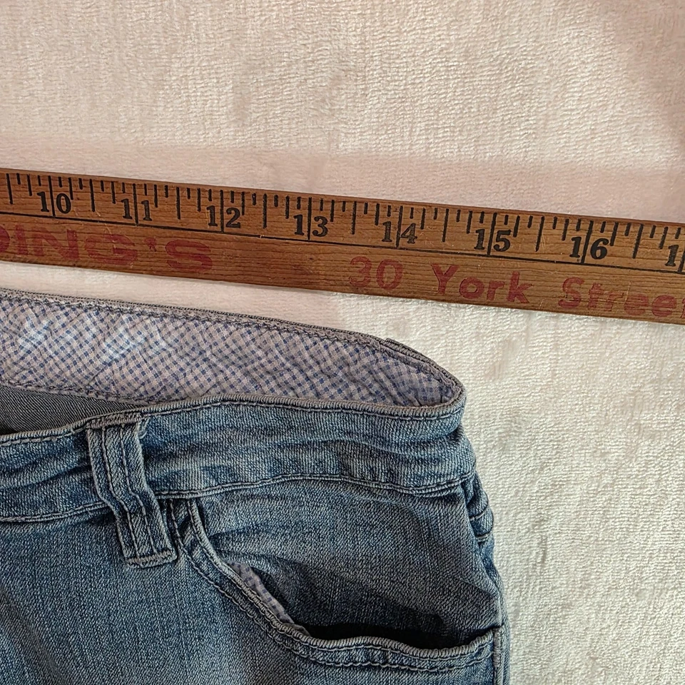 Forever 21 Women’s Size 28 Waist Blue Jean Denim Shorts - Image 4 of 4