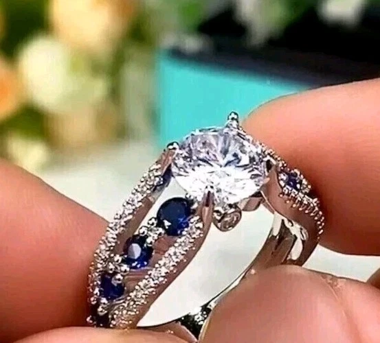 Anillo de compromiso redondo de plata 925 con halo de diamantes y zafiros creado en laboratorio de 2 quilates talla 9 Foto 2 de 4