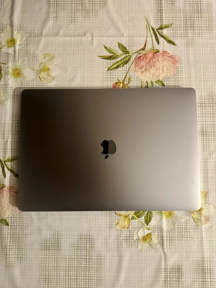 Apple MacBook Pro 16" 2019 · i9 · 64GB · 1TB, foto 2 di 5