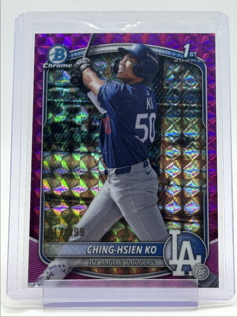 CHING-HSIEN KO 2025 BOWMAN CHROME 1ST FUCHSIA GEOMETRIC DODGERS /299 Q0208